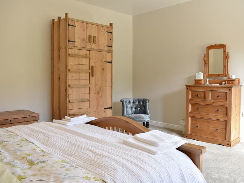 Spacious double bedroom | Fossils’ End, Chickerell, near Weymouth