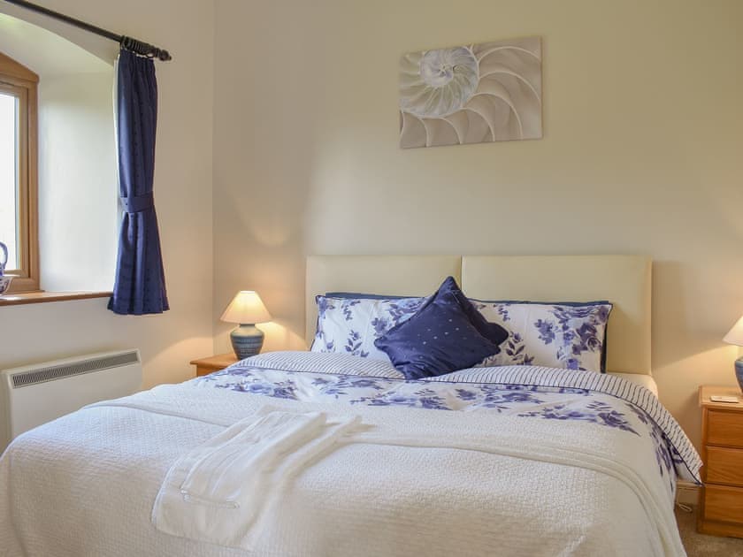 Comfortable double bedroom | Fossils’ End, Chickerell, near Weymouth