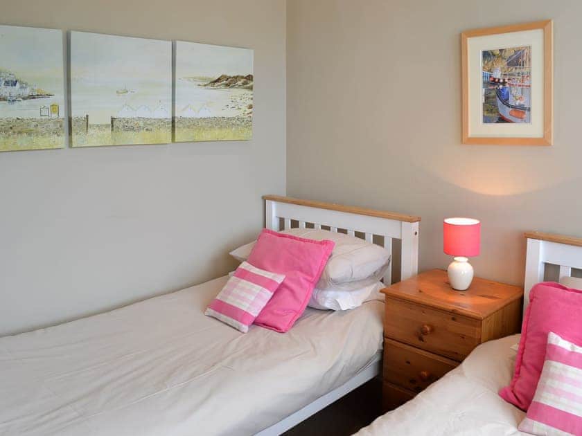 Lovely twin bedroom | Tamarisk, Coverack, near Helston