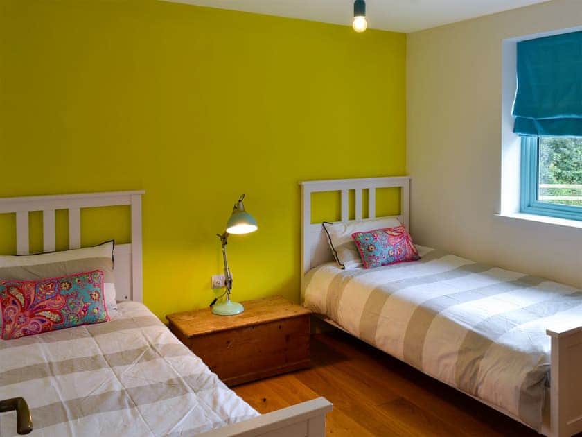 Twin bedroom | Eagle Owl Lodge, St Columb Major, near Padstow