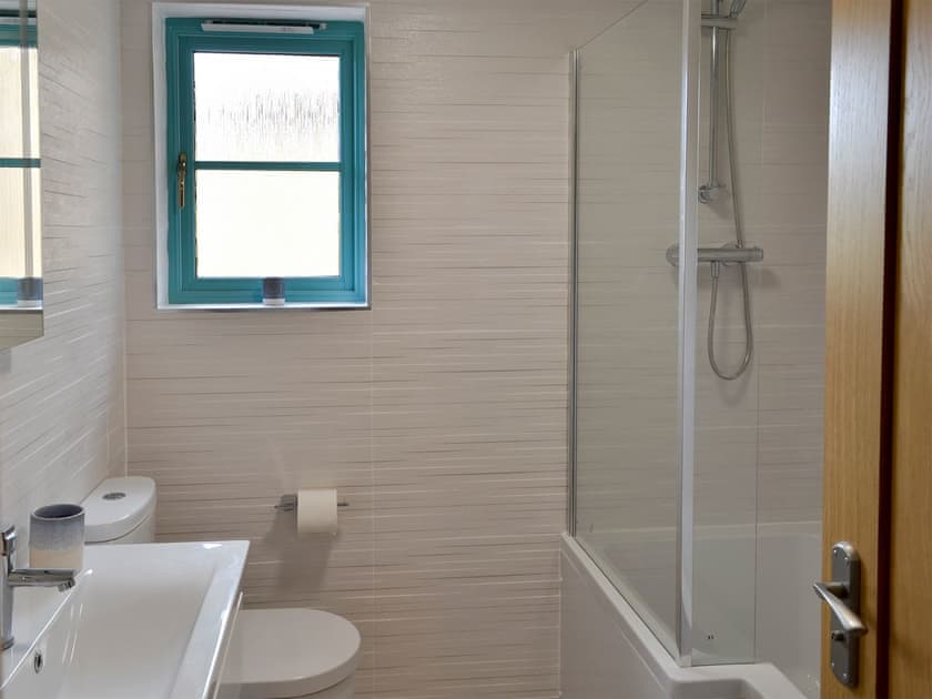 Bathroom | Eagle Owl Lodge, St Columb Major, near Padstow