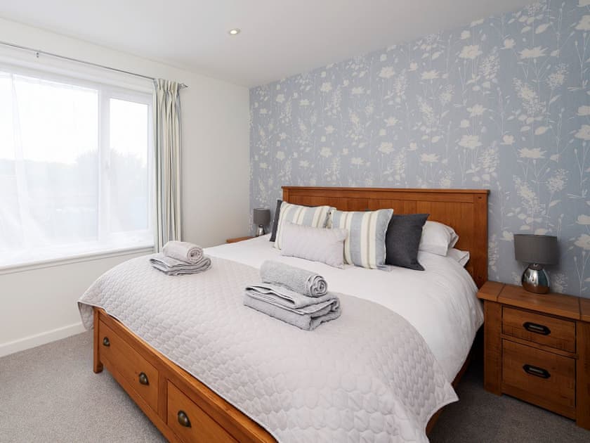 Relaxing en-suite double bedroom | Barn Owl Cottage, Newton, near Tain