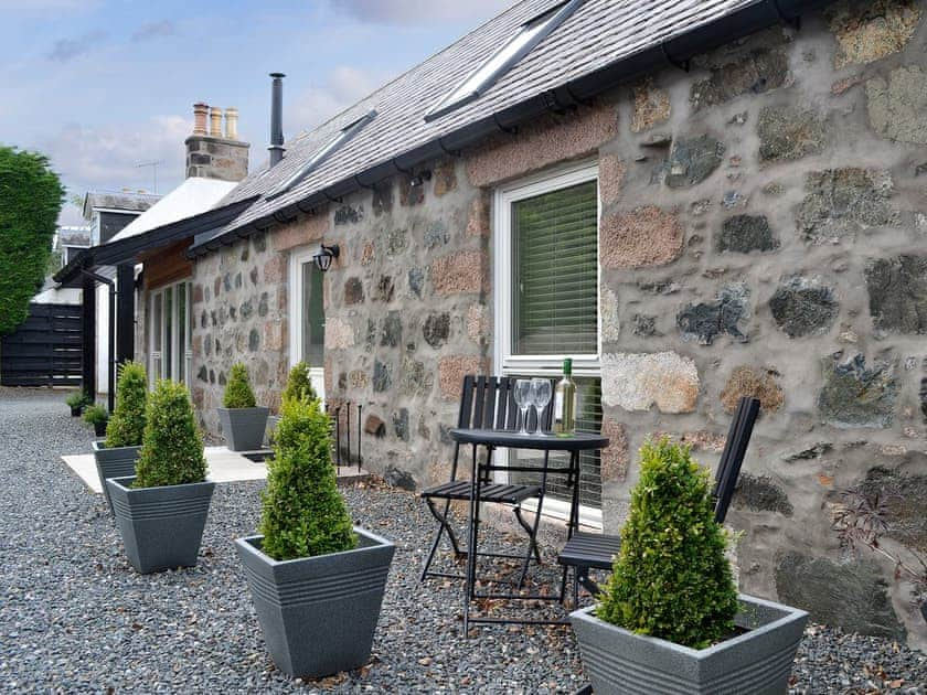 Sitting-out-area | Longcroft Dairy, Oyne, near Inverurie