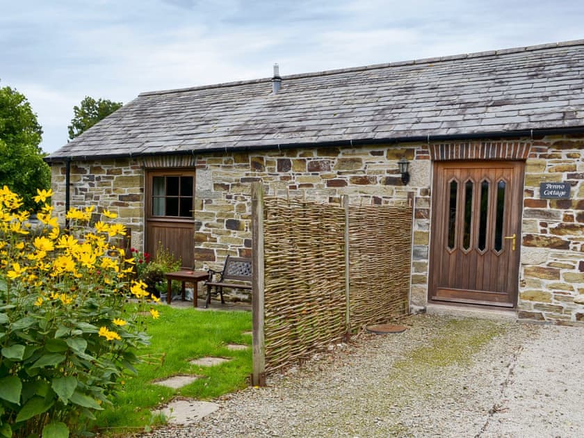 Walled garden and seating area  | Penno Cottage - Pendewey Farm Cottages, Bodmin