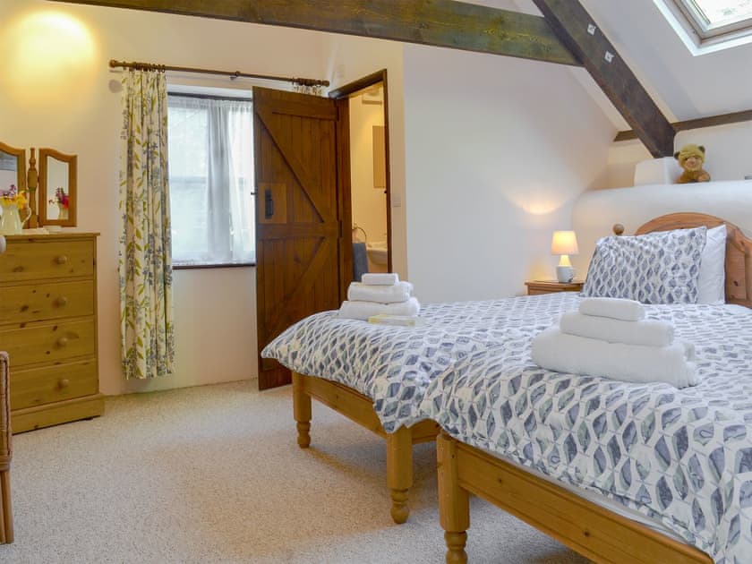 Light and airy twin bedroom | Clematis Cottage, Derriton, near Holsworthy