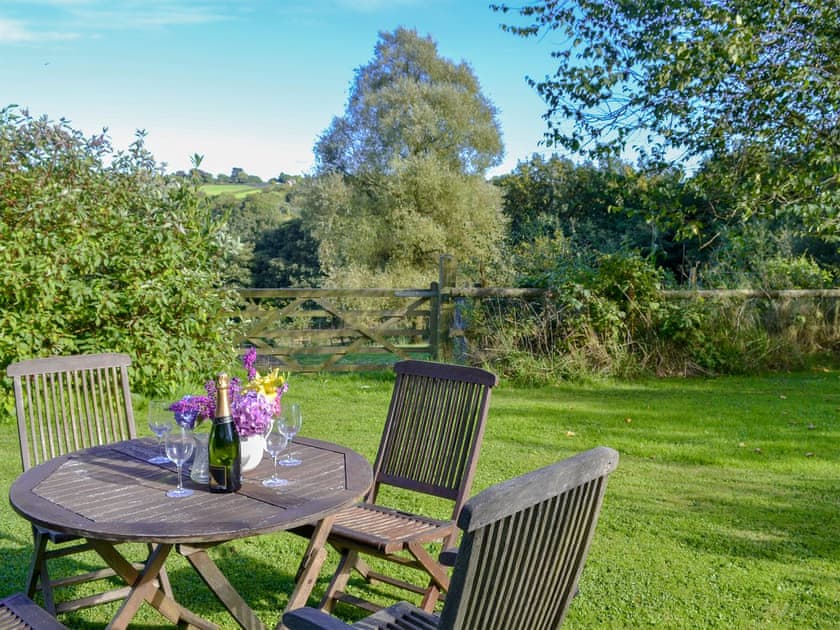 Relaxing sitting out area | Clematis Cottage, Derriton, near Holsworthy