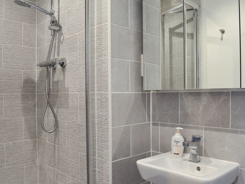 En-suite shower room | Shepley Mews, Glossop