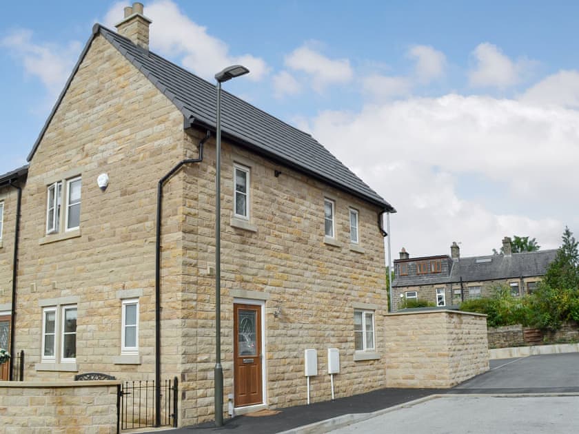 Modern, terraced mews cottage  | Shepley Mews, Glossop