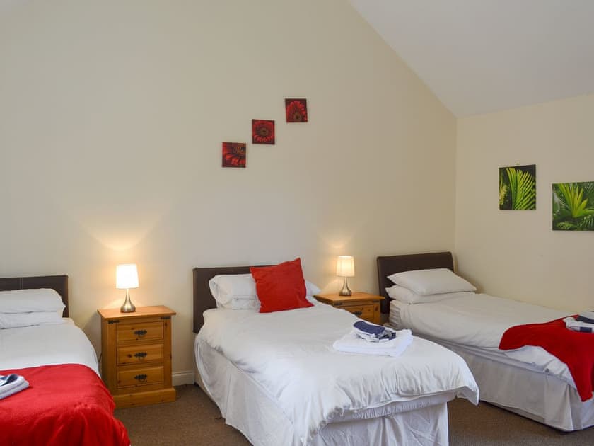 Bedroom with three single beds | Partridge Cottage, Gristhorpe near Filey