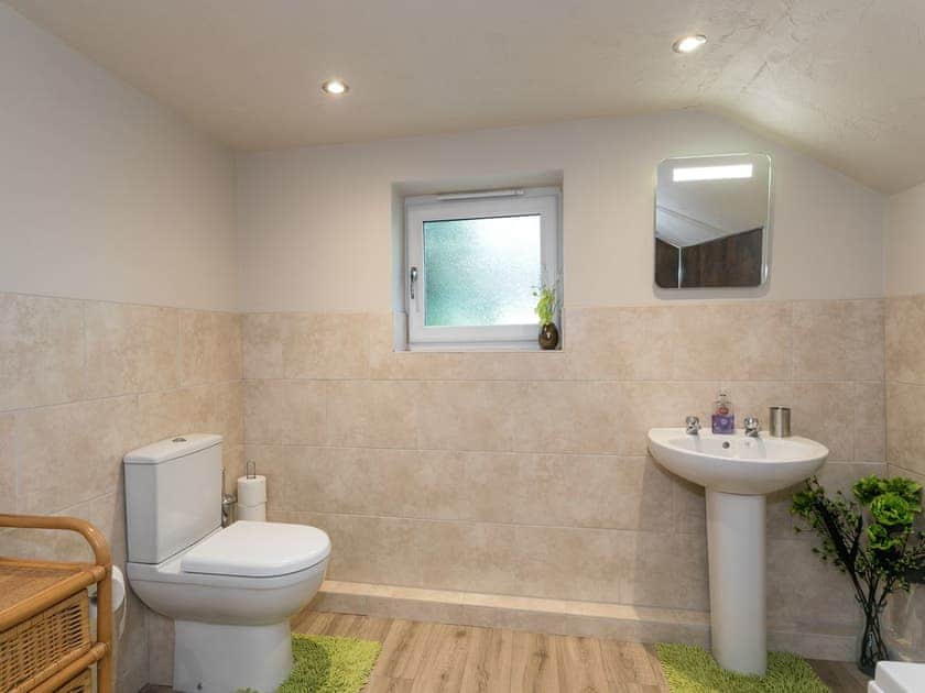 Bathroom | The Old Rectory Cottage, Tothill, near Louth