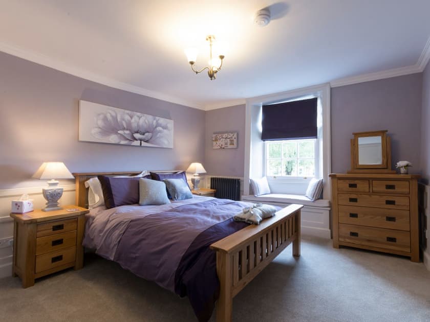 Comfortable bedroom with kingsize bed and en-suite | Beverley Minster House, Beverley