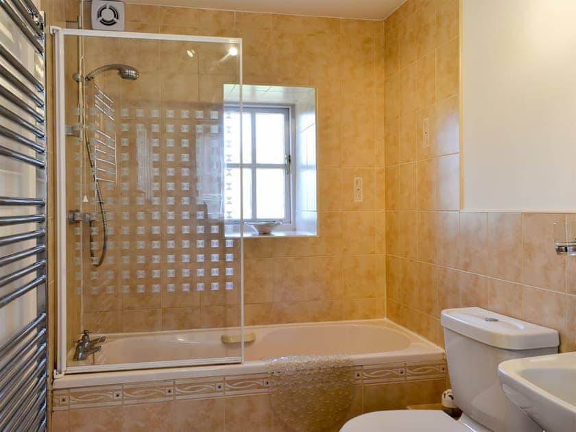Bathroom | Honeysuckle Cottage - Sands Farm Cottages, Wilton near Pickering