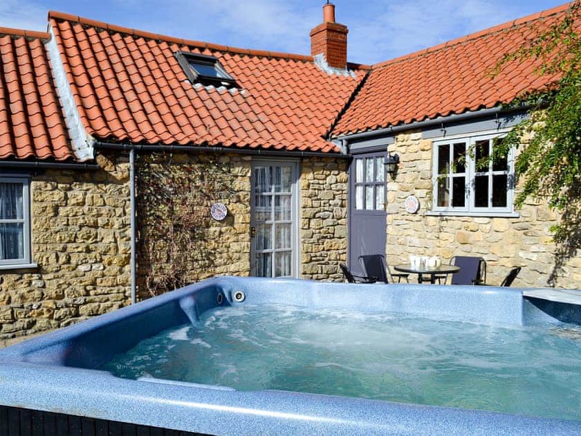 Shared courtyard with garden furniture and shared hot tub and BBQ | Jasmine Cottage - Sands Farm Cottages, Wilton near Pickering