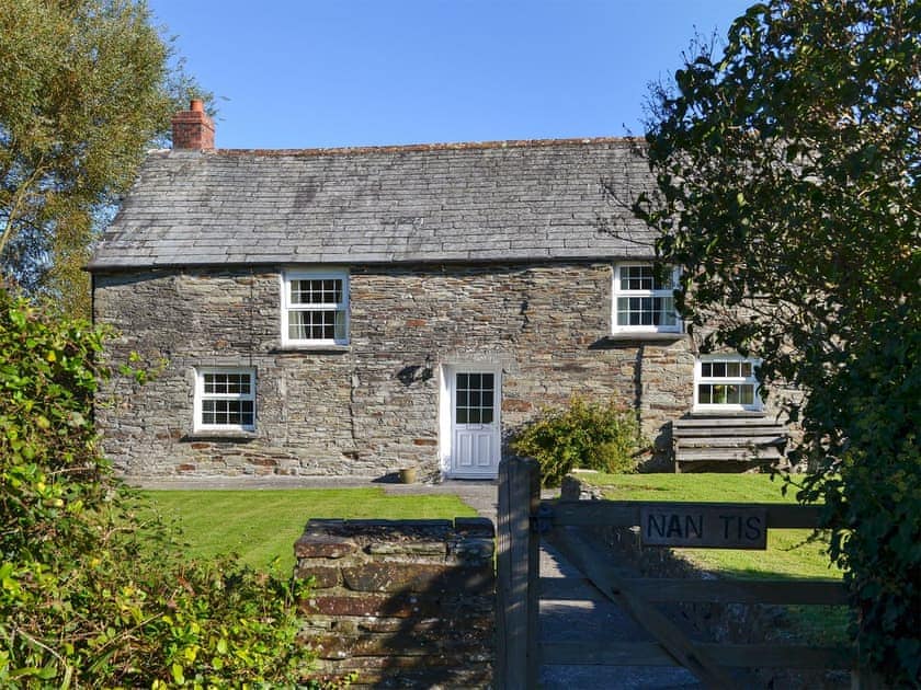 Charming detached holiday cottage  | Nan-Tis, St Issey, near Padstow