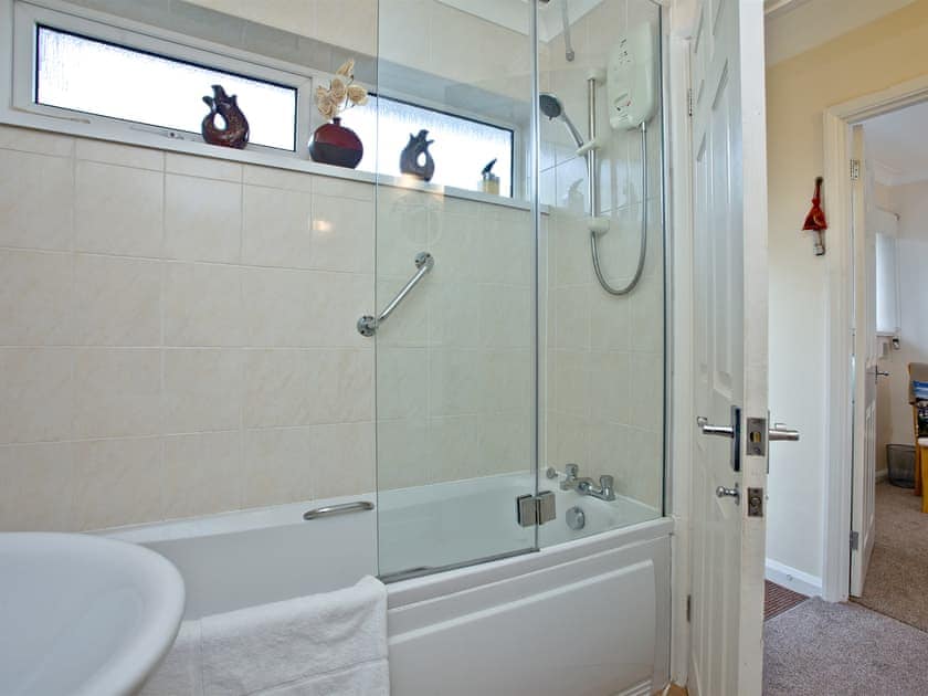 Bathroom with shower over the bath | 3 Linden Court - Linden Court, Brixham