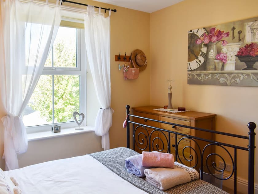 Comfortable double bedroom  | Spring Cottage, Carperby near Leyburn