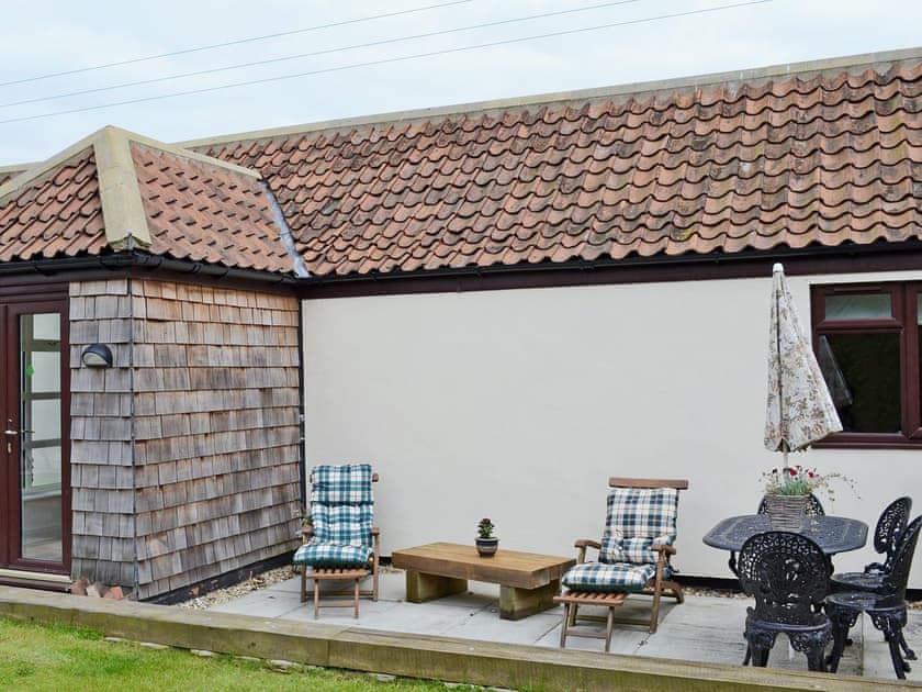Sitting-out-area with furniture | Crab Cottage, Danes Dyke near Flamborough
