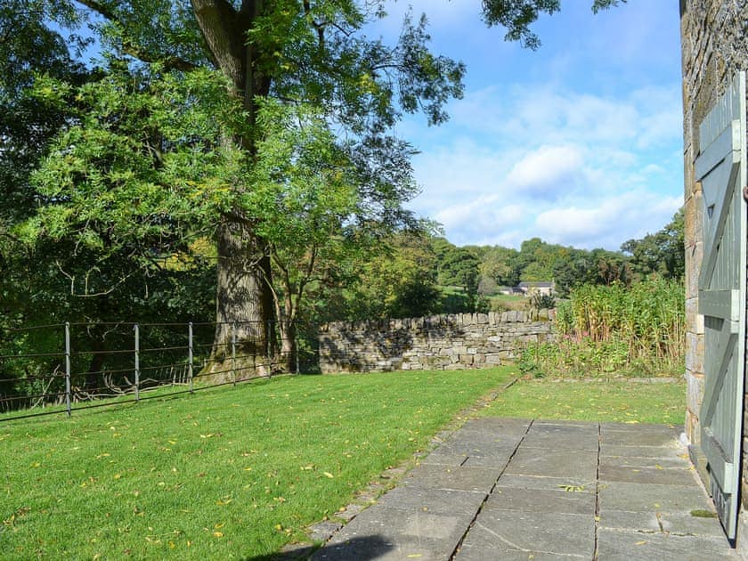 Lawned garden overlooking the valley | Megs Cottage Butterton, Butterton, near Leek