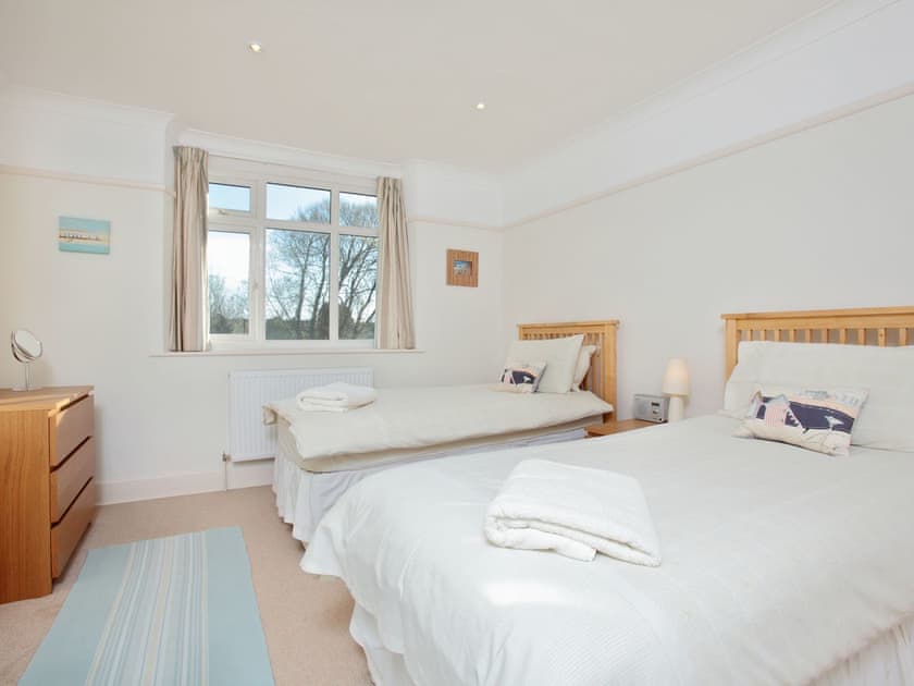 Twin bedroom | Meadow View, Weymouth