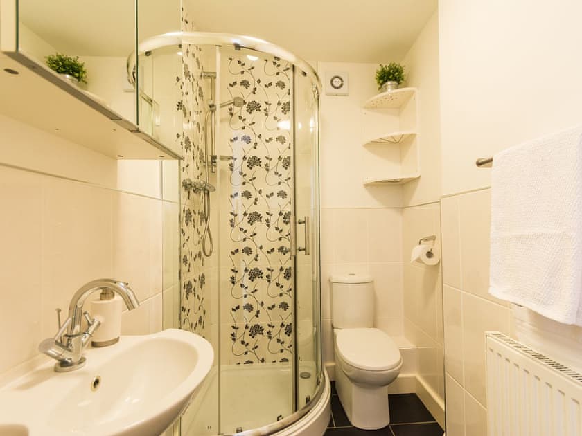 Shower room | 1 Middle Manor Cottages, Brixham