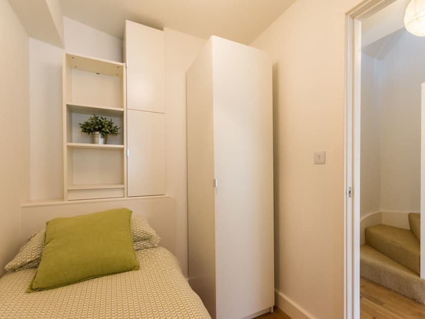 Single bedroom | 1 Middle Manor Cottages, Brixham