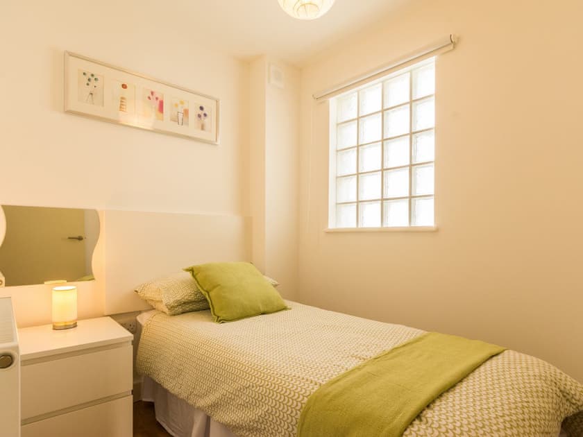 Single bedroom | 1 Middle Manor Cottages, Brixham