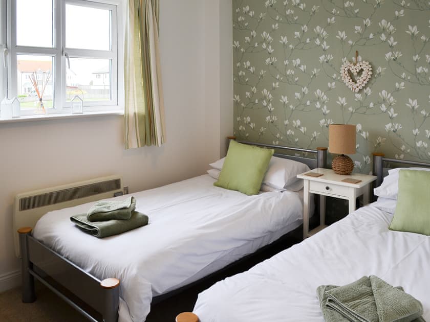 Attractive twin bedroom | Sandy Toes, Beadnell, near Alnwick