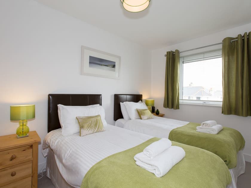 Twin bedroom | Beach View - Ocean 1 Apartments, Newquay