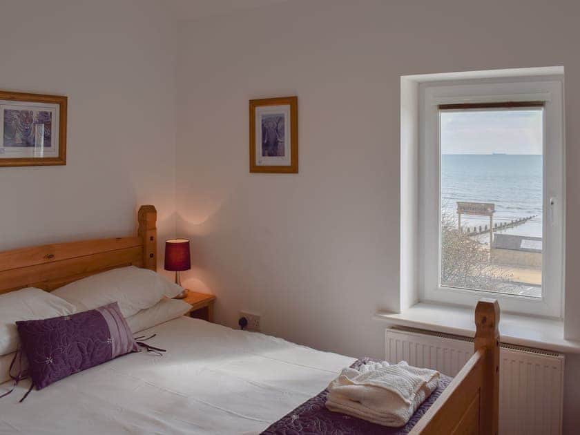Welcoming double bedroom | Little Lismoy, Sandown