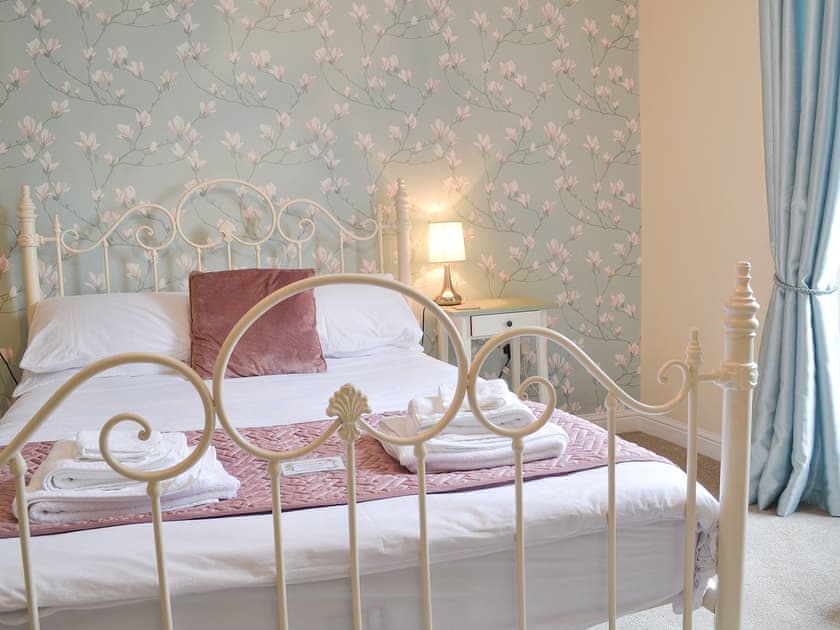 Double bedded room with antique style bed | The Dun Cow, Bishop Middleham, near Durham
