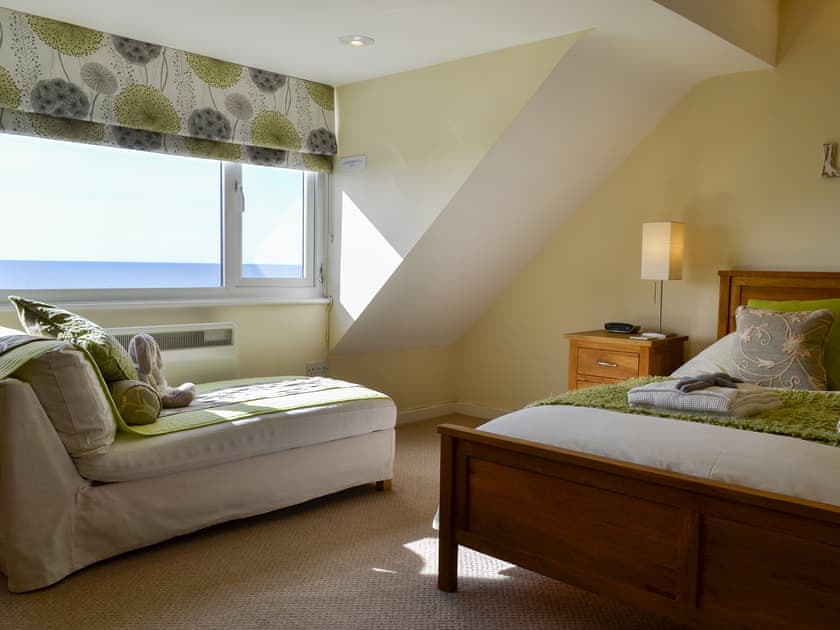 Spacious double bedroom with sea views | Morlais, Llanaber, near Barmouth