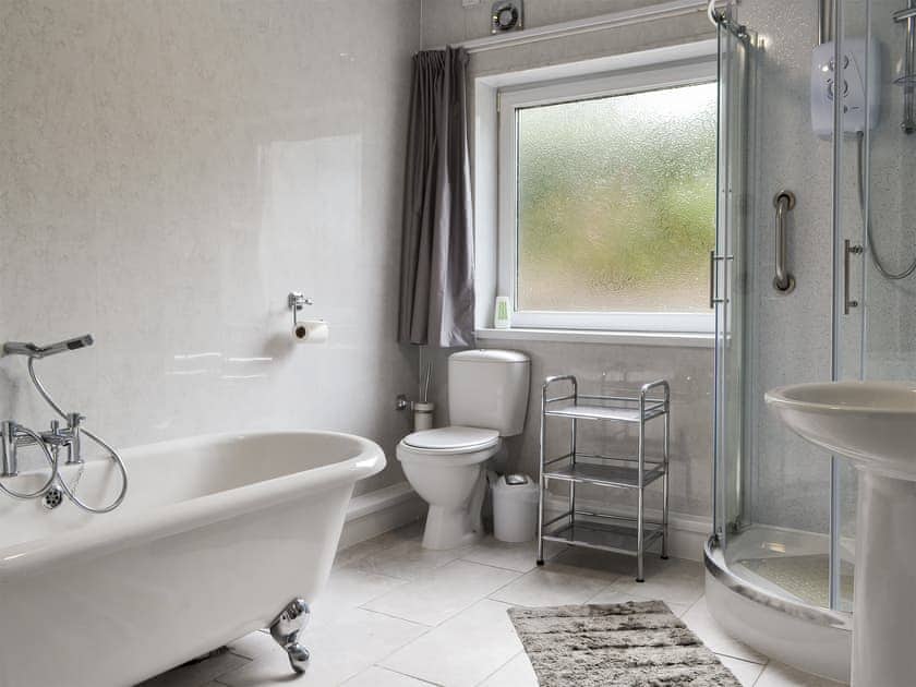 Bathroom | Rhandir-Mwyn, Pontllyfni, near Caernarfon