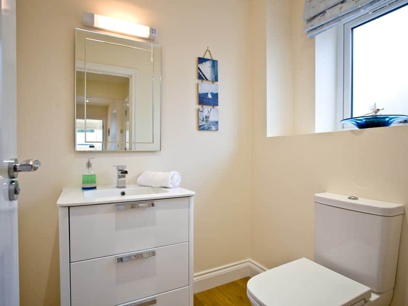 Bathroom | Orestone House - Orestone House, Teignmouth