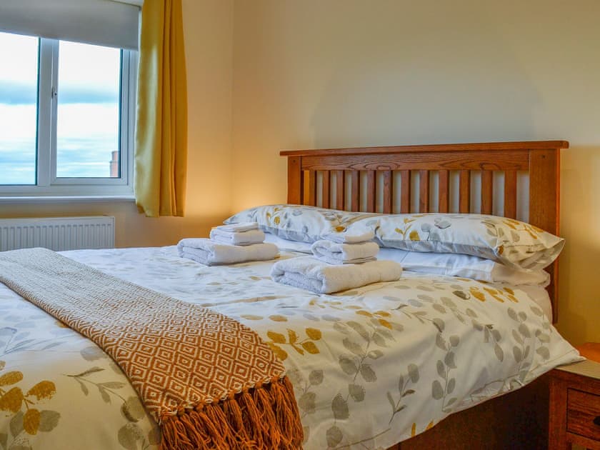 Warm and welcoming double bedroom | Zonnebloem, Brymbo, near Wrexham