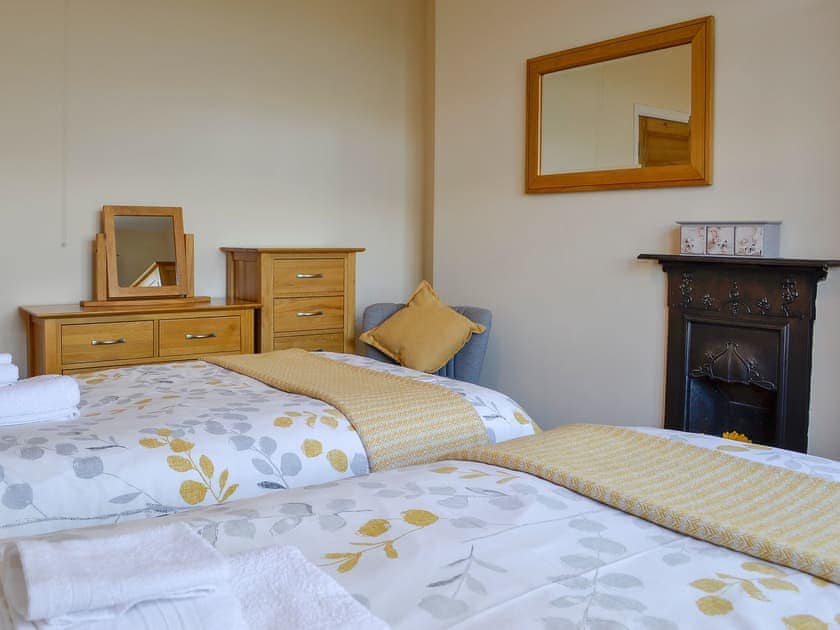 Lovely attractive twin bedded room | Zonnebloem, Brymbo, near Wrexham