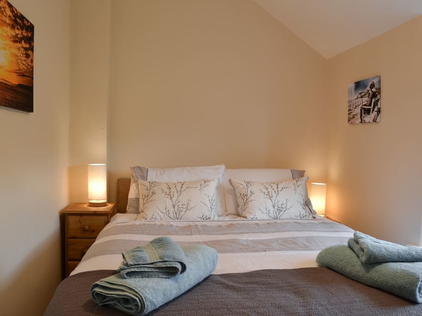 Double bedrom with Kingsize bed | Derwent Cottage, Wrench Green, near Scarborough