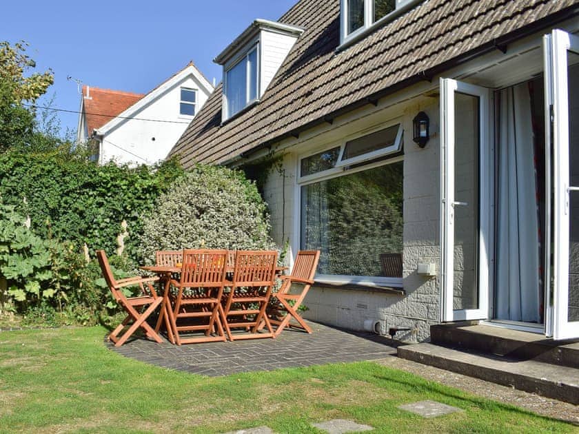 Outdoor dining area | Sea Breezes, Totland