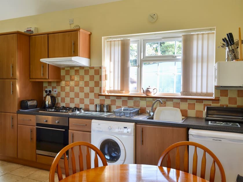 Kitchen and dining area | Black Horse Cottage, Pentraeth, near Beaumaris