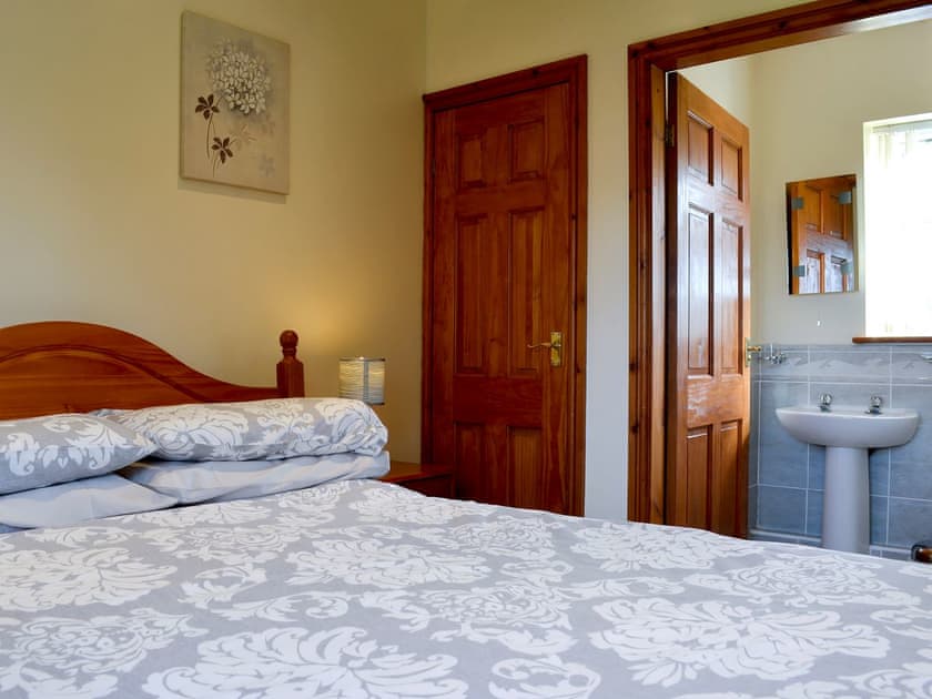 Double bedroom with en-suite shower room | Black Horse Cottage, Pentraeth, near Beaumaris