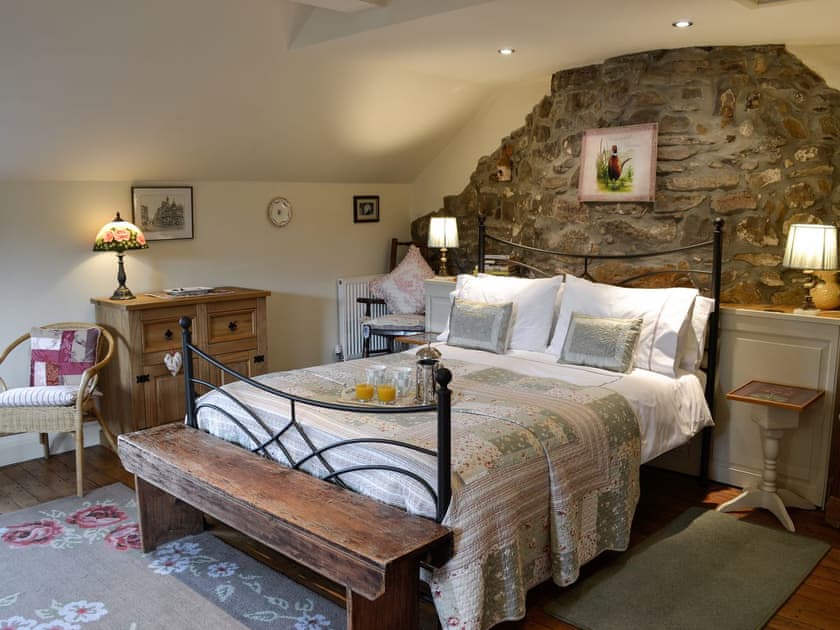 Master bedroom with en-suite | Bryn Dedwydd Cottage, Eryrys, near Mold