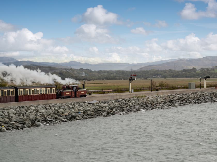 Ffestiniog and Welsh Highland Railways | Ffestiniog View, Porthmadog