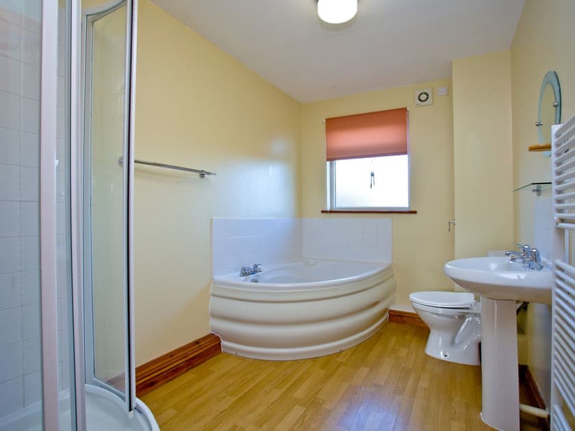 Bathroom | Ash lodge - Retallack, St Columb