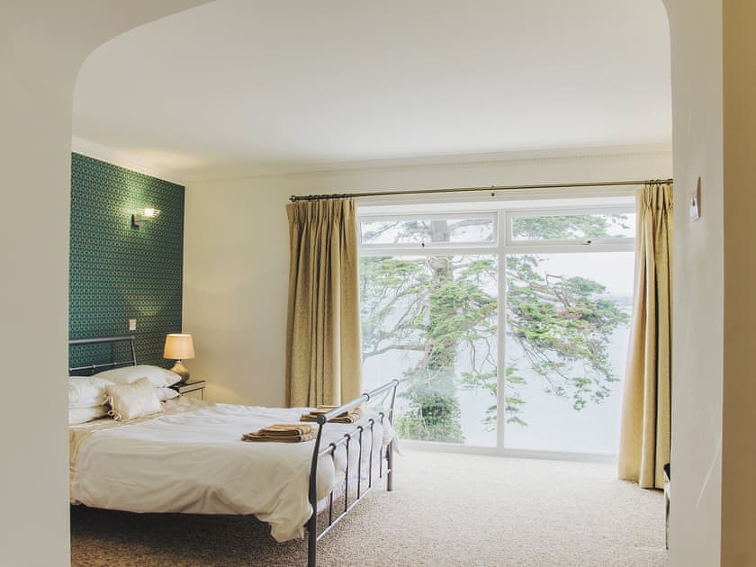Master bedroom Queen Bed  | Riviera Mews, Torquay