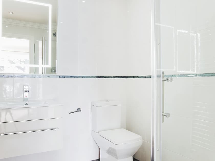 Twin Bedroom, En-suite  | Riviera Mews, Torquay