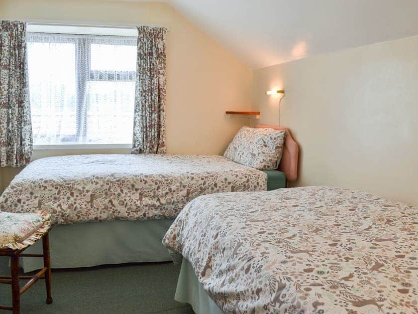 Cosy and welcoming twin bedroom | Fuchsia Cottage, Linton-on-Ouse