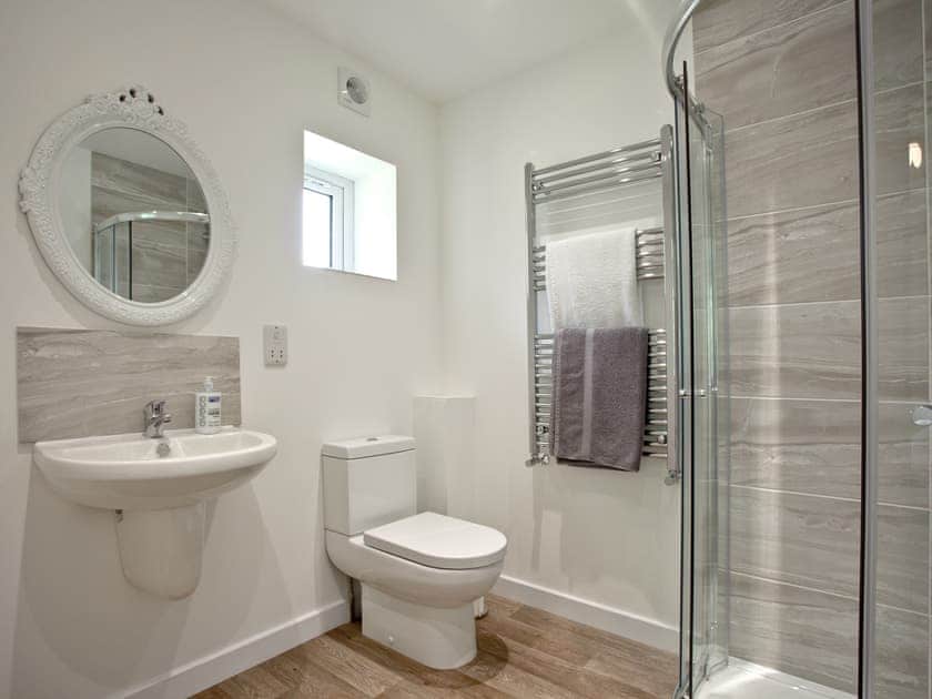 En-suite | The Clover Lodge - Redlake Farm, Glastonbury