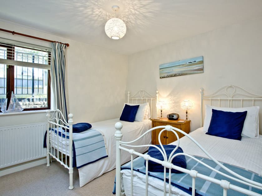 Twin bedroom | Seabreeze, West Lulworth
