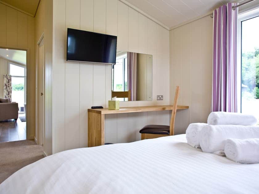 Bedroom with pretty dressing area | Holly Lodge - South Downs Lodges, Hassocks