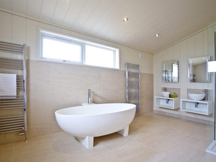 En-suite bathroom with beautiful contemporary standalone bath | Holly Lodge - South Downs Lodges, Hassocks