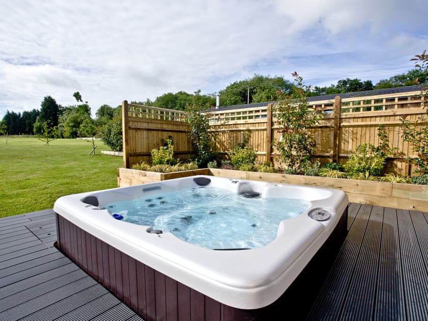 Relaxing hot tub | Holly Lodge - South Downs Lodges, Hassocks